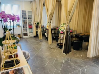 CƠ HỘI SỞ HỮU SHOP LÀM ĐẸP FULL DỊCH VỤ – TRÊN ĐƯỜNG JOHN ST, NGAY KHU CHỢ SẦM UẤT