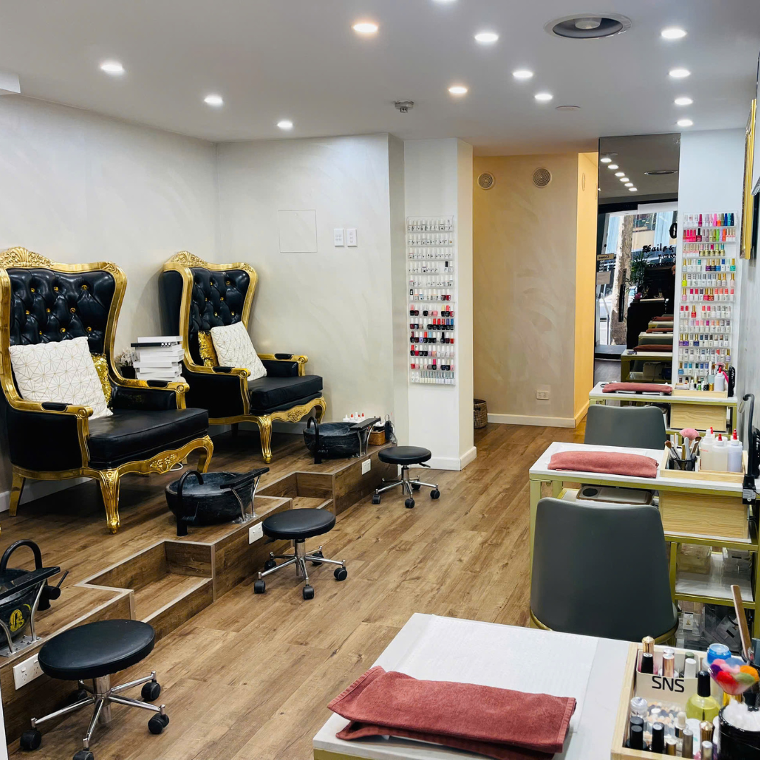 SANG TIỆM NAIL – VỊ TRÍ ĐẮC ĐỊA, DOANH THU ỔN ĐỊNH