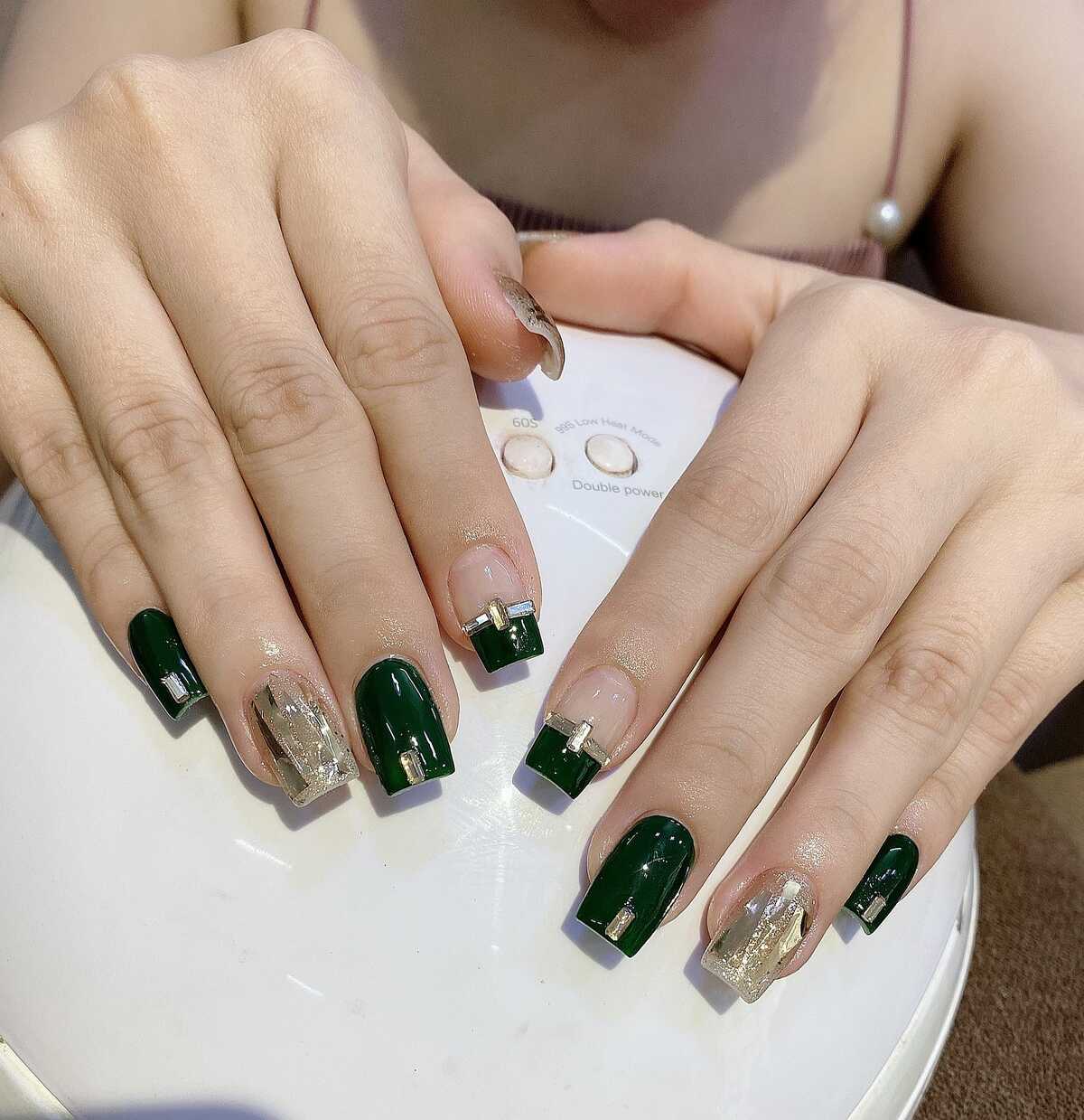 Tuyển Thợ Nail Gần St Albans