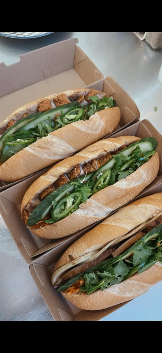 Tuyển nhân viên phụ làm bánh mì thịt (Front House)