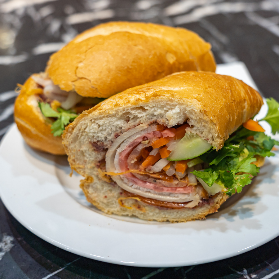 Tiệm Takeaway vùng Willawong cần tuyển Cô Bán Bánh Mì